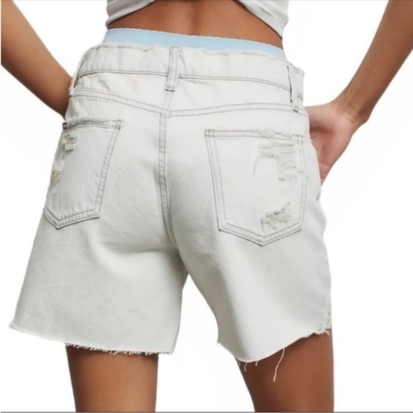 Urban Outfitters, BDG Dropped Waist Distressed Denim Short Light Blue, size 31 - Picture 5 of 7